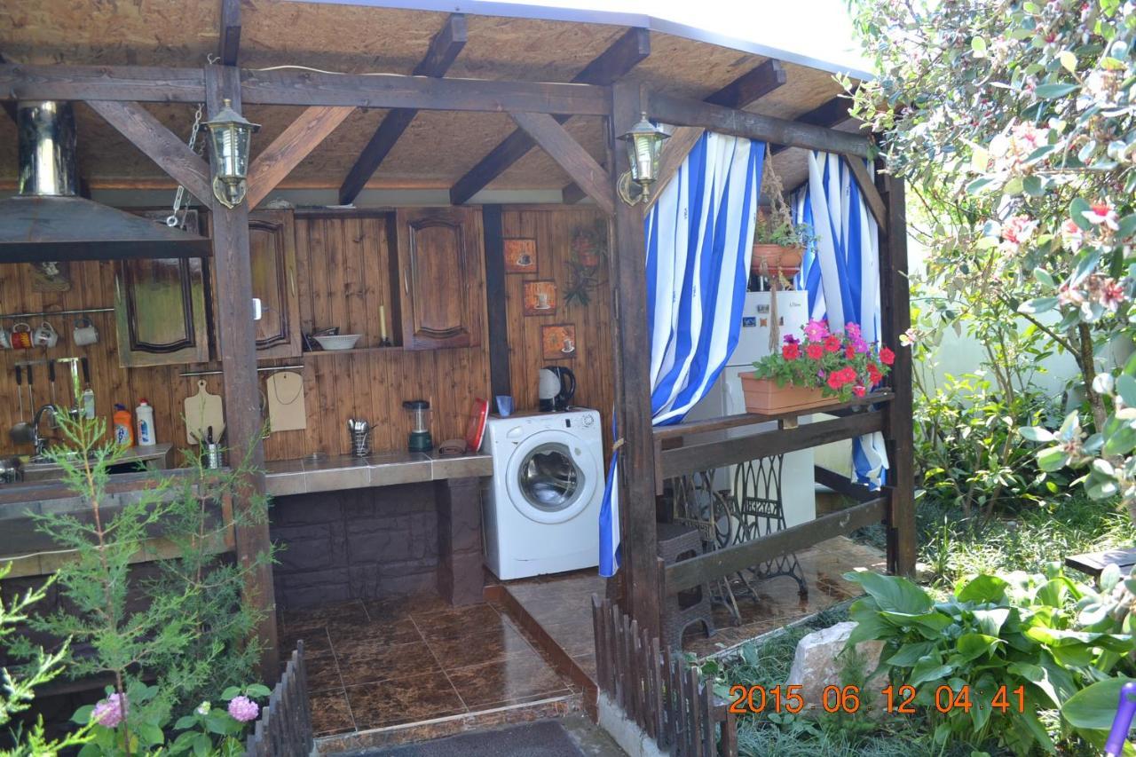 U Palycha Guest House スフミ エクステリア 写真