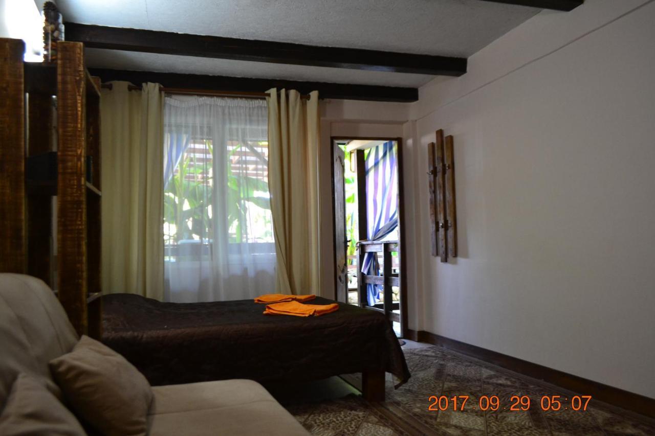 U Palycha Guest House スフミ エクステリア 写真