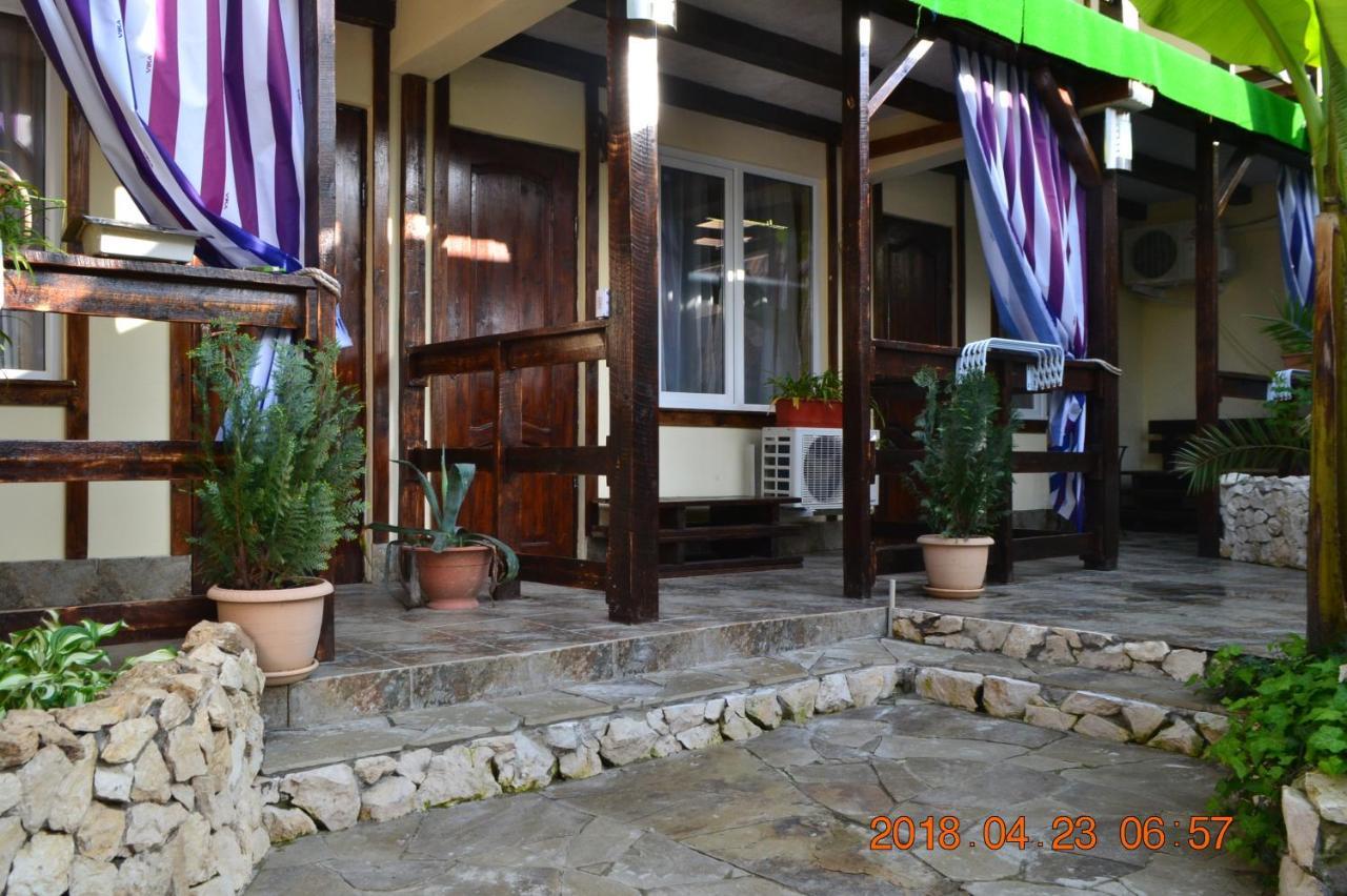 U Palycha Guest House スフミ エクステリア 写真