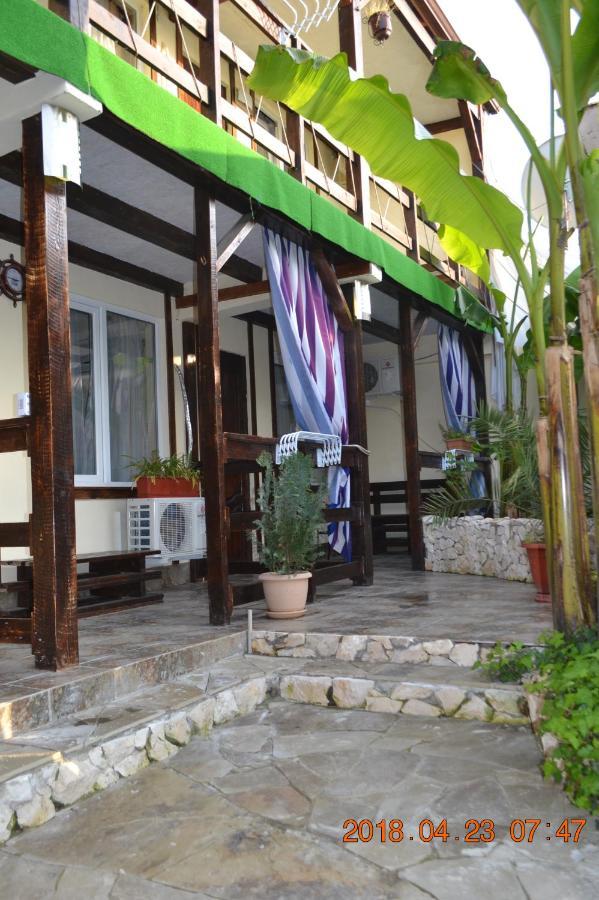 U Palycha Guest House スフミ エクステリア 写真