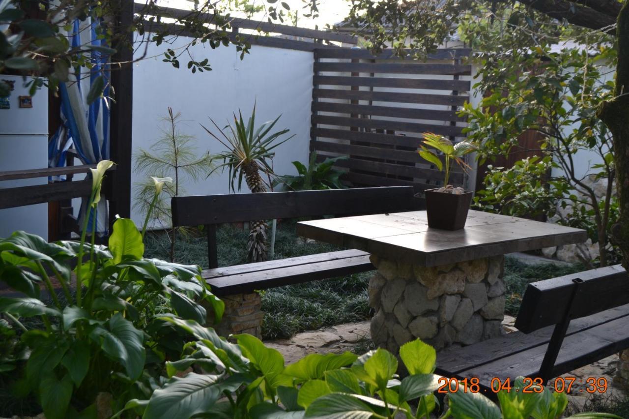 U Palycha Guest House スフミ エクステリア 写真